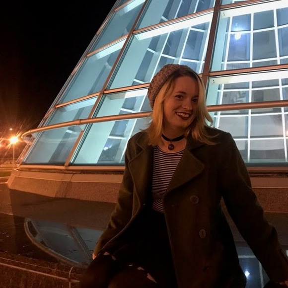 Meet your Posher, Elisabeth - Picture 1 of 1